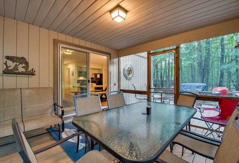 Pocono Lake Retreat W/ Fire Pit: Near Beach!