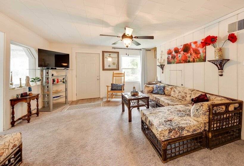 Powers Lake Home W/ Patio 9 Mi To Lake Geneva!