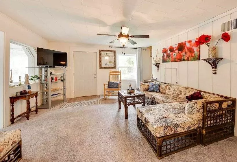 Powers Lake Home W/ Patio   9 Mi To Lake Geneva!