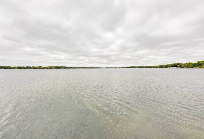 Powers Lake Home W/ Patio 9 Mi To Lake Geneva!