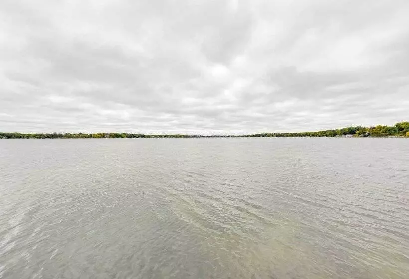 Powers Lake Home W/ Patio   9 Mi To Lake Geneva!