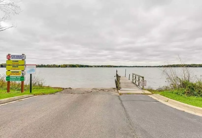 Powers Lake Home W/ Patio   9 Mi To Lake Geneva!