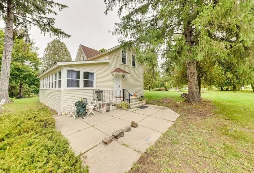 Powers Lake Home W/ Patio   9 Mi To Lake Geneva!