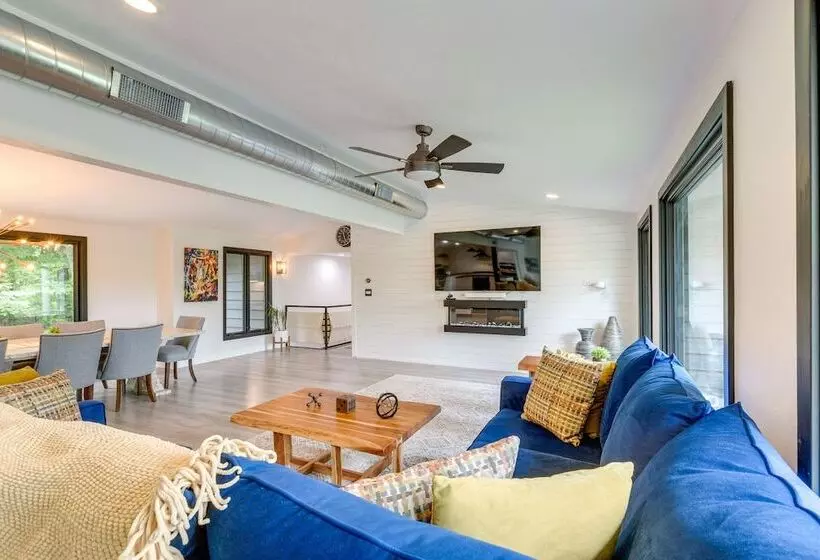 Riverfront Appleton Home With Pool & Boat Dock!