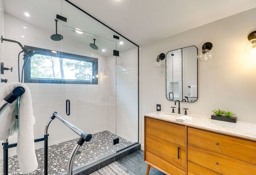 Riverfront Appleton Home With Pool & Boat Dock!