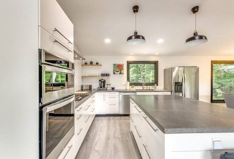 Riverfront Appleton Home With Pool & Boat Dock!