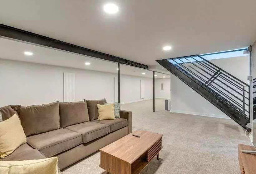 Riverfront Appleton Home With Pool & Boat Dock!