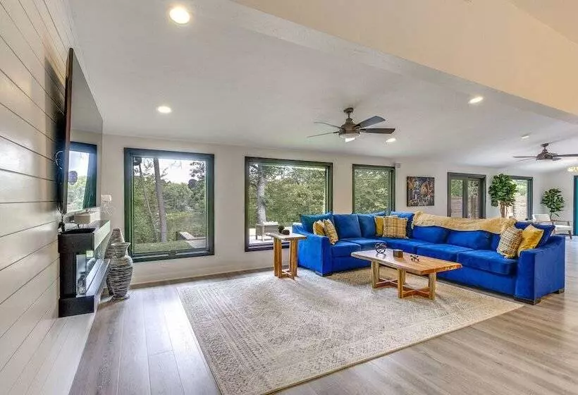 Riverfront Appleton Home With Pool & Boat Dock!