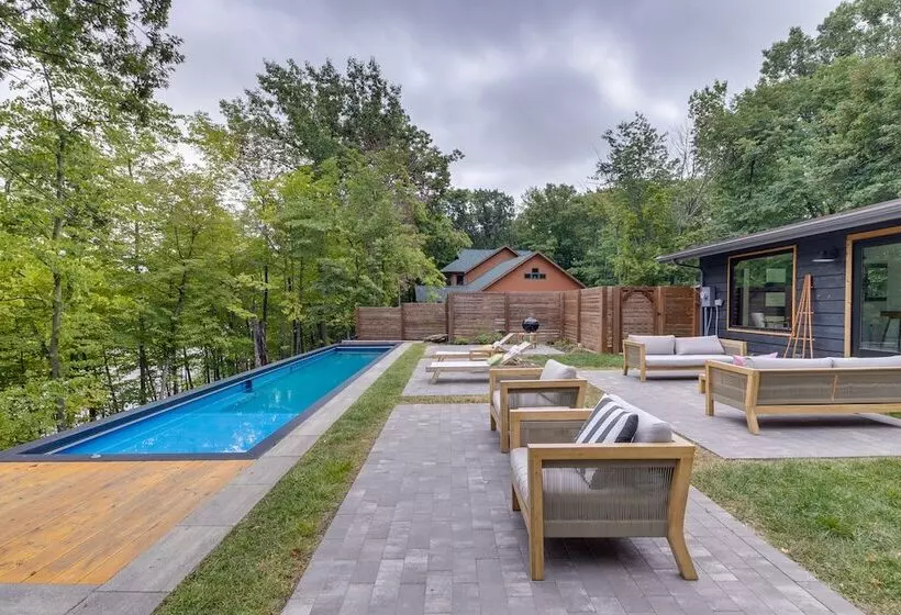 Riverfront Appleton Home With Pool & Boat Dock!