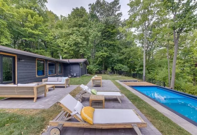 Riverfront Appleton Home With Pool & Boat Dock!