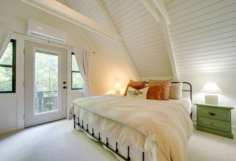 Sapphire Treehouse Cabin W/ Views, Deck, Fireplace