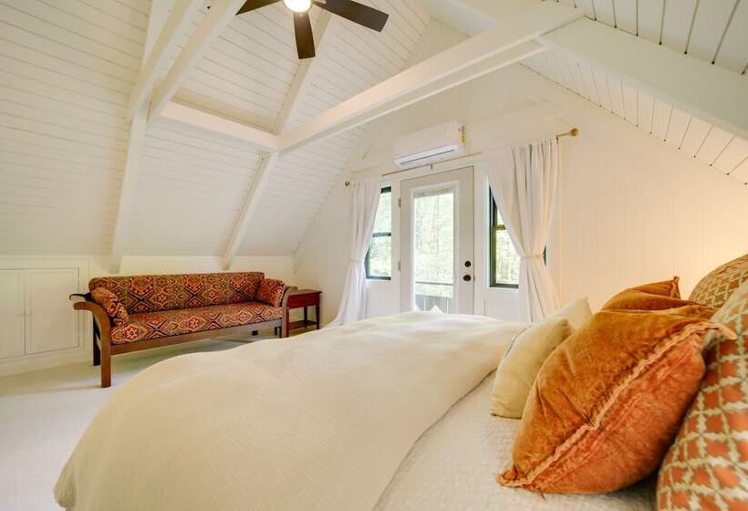 Sapphire Treehouse Cabin W/ Views, Deck, Fireplace