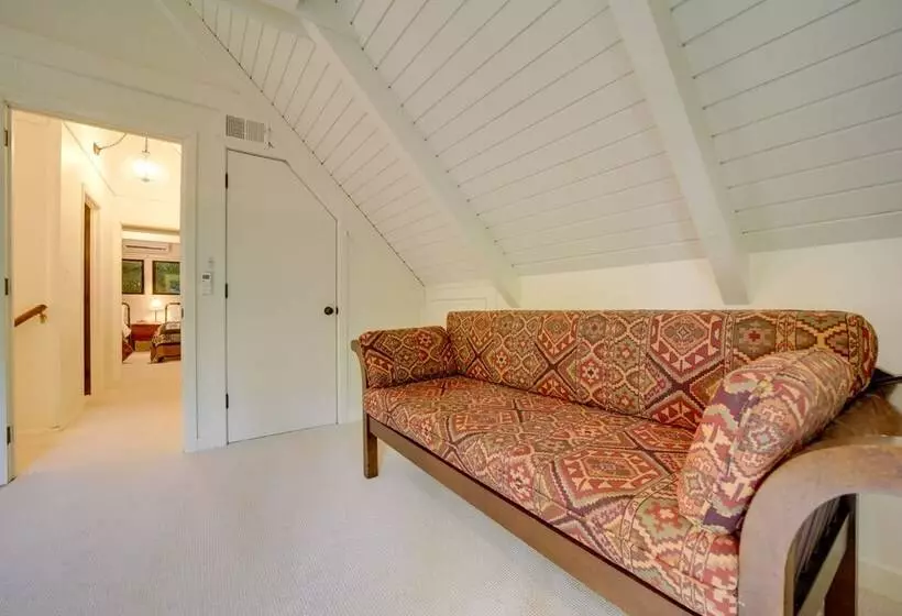 Sapphire Treehouse Cabin W/ Views, Deck, Fireplace