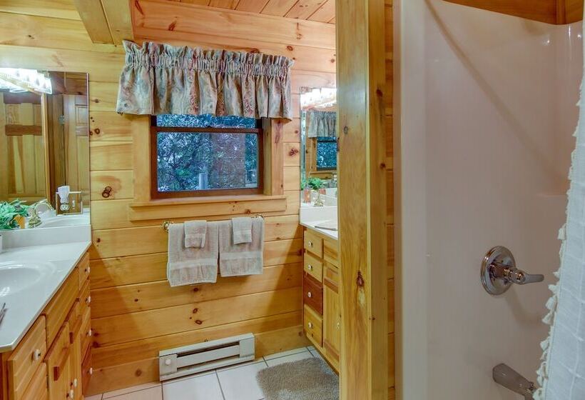 Secluded & Rustic Cabin On South Toe River!