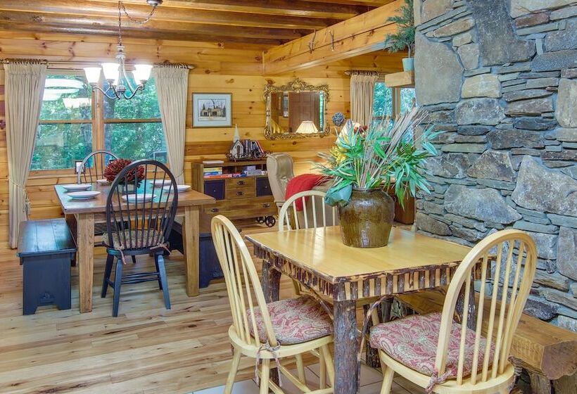 Secluded & Rustic Cabin On South Toe River!