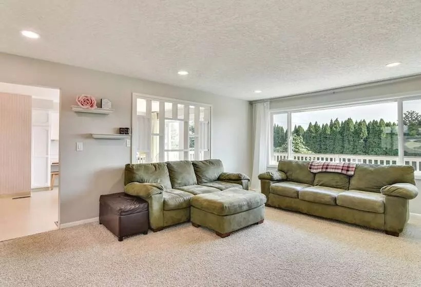 Serene Forest Grove Home W/ Deck & Stunning Views!