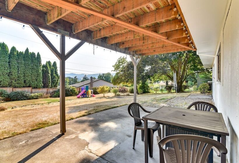Serene Forest Grove Home W/ Deck & Stunning Views!