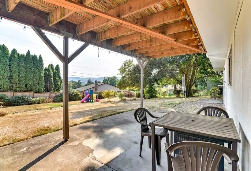Serene Forest Grove Home W/ Deck & Stunning Views!