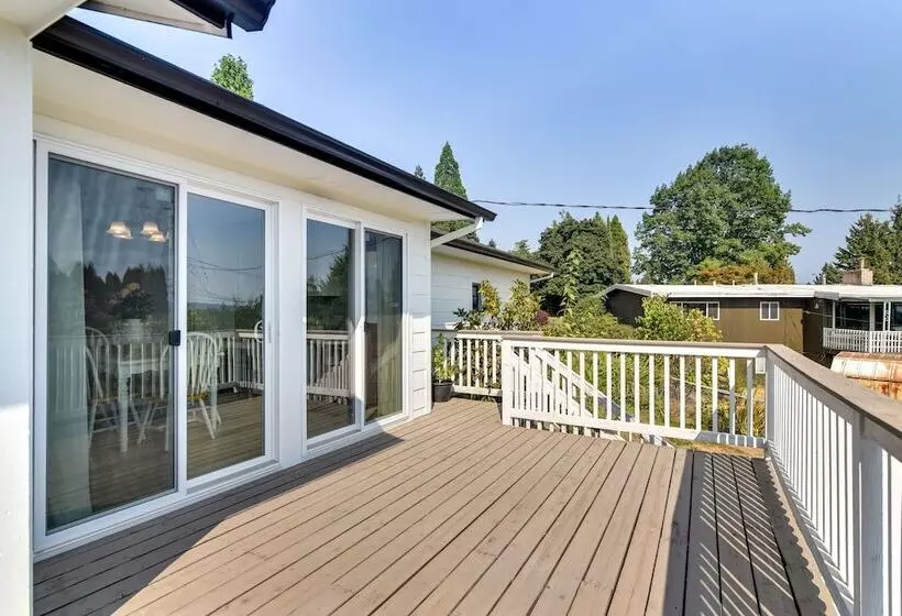 Serene Forest Grove Home W/ Deck & Stunning Views!