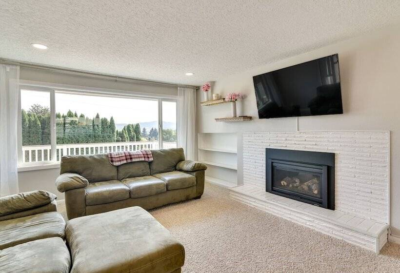 Serene Forest Grove Home W/ Deck & Stunning Views!