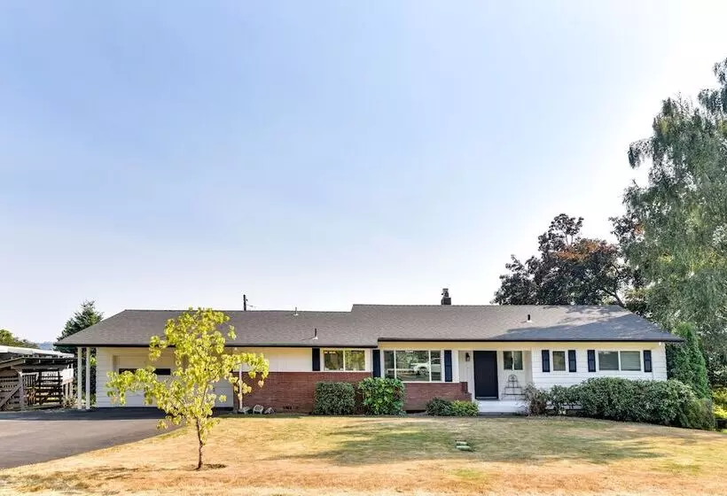 Serene Forest Grove Home W/ Deck & Stunning Views!