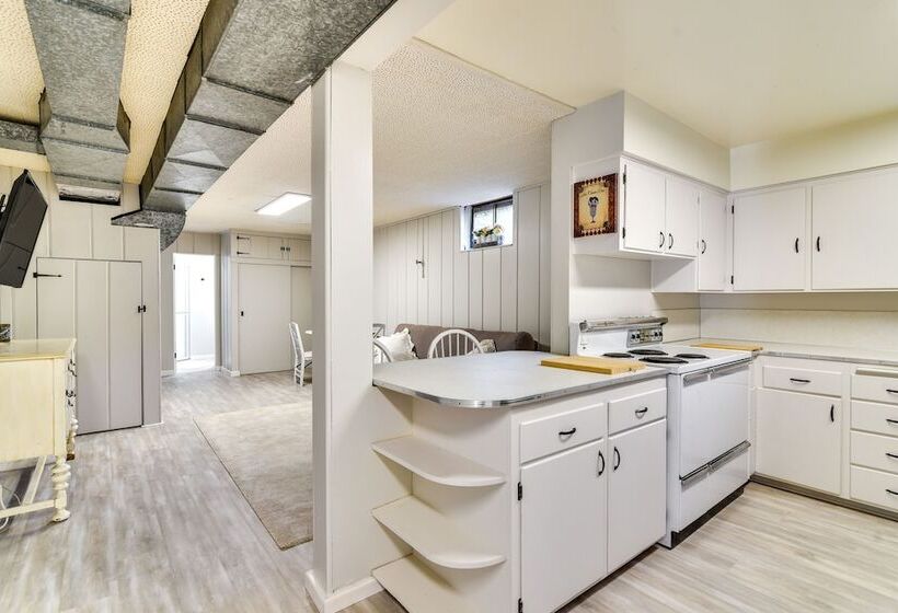 Serene Forest Grove Home W/ Deck & Stunning Views!