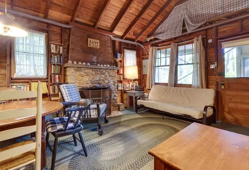 Southold Cottage W/ Patio & Grill   Walk To Beach!