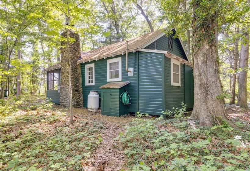 Southold Cottage W/ Patio & Grill Walk To Beach!