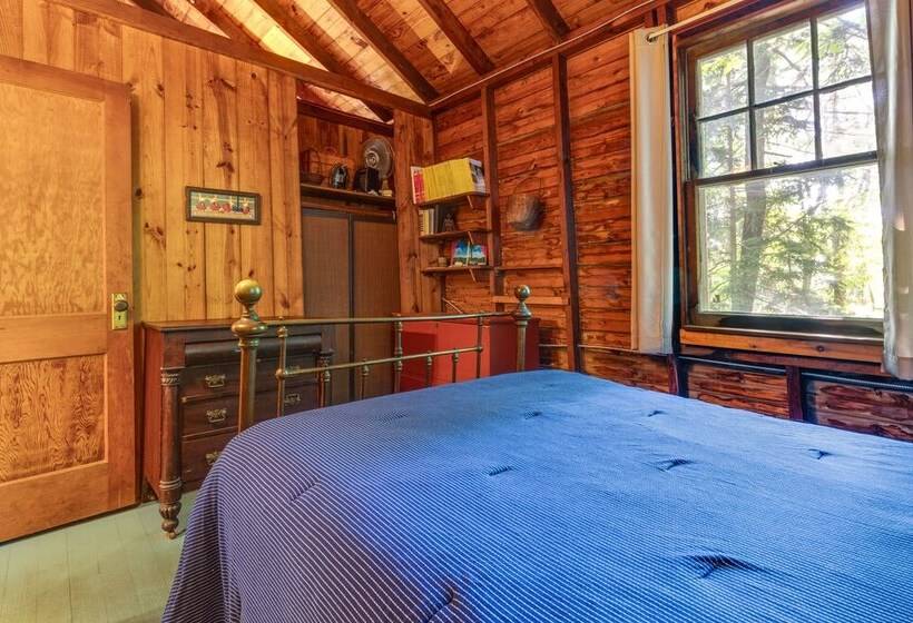 Southold Cottage W/ Patio & Grill Walk To Beach!