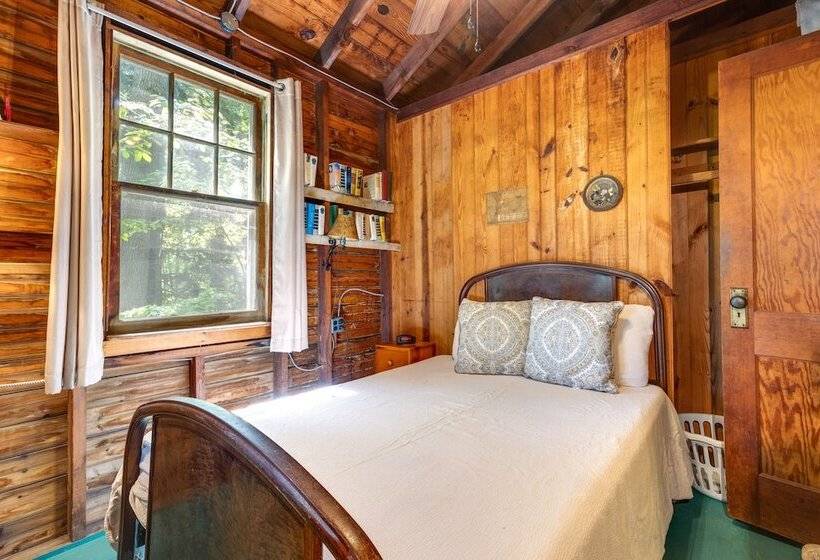 Southold Cottage W/ Patio & Grill Walk To Beach!