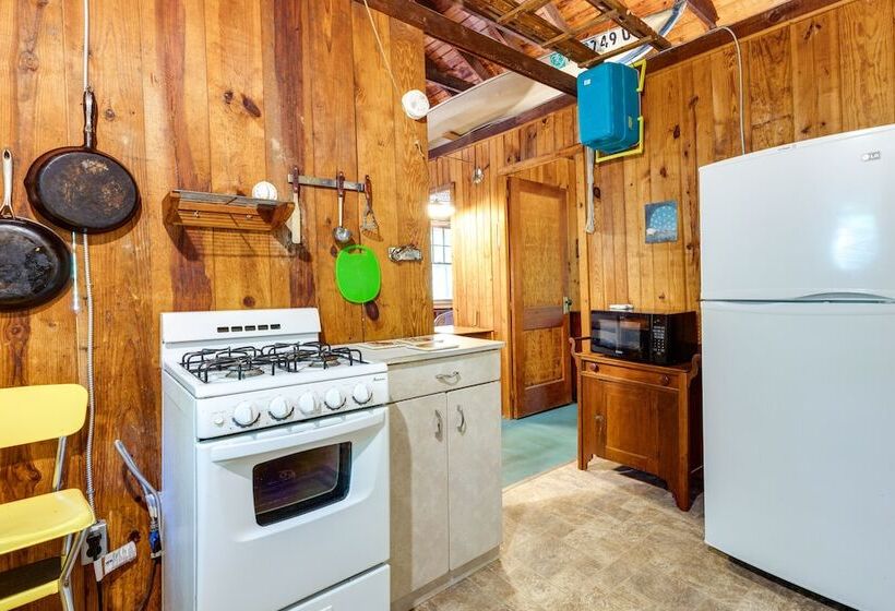 Southold Cottage W/ Patio & Grill Walk To Beach!