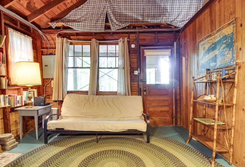 Southold Cottage W/ Patio & Grill Walk To Beach!