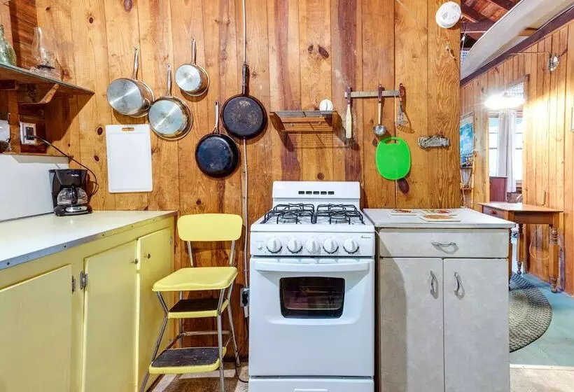 Southold Cottage W/ Patio & Grill   Walk To Beach!