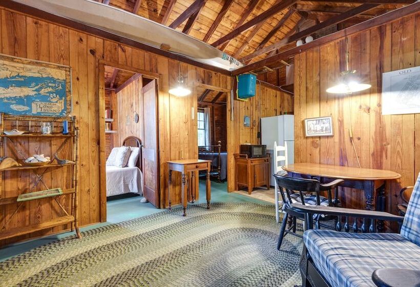 Southold Cottage W/ Patio & Grill Walk To Beach!