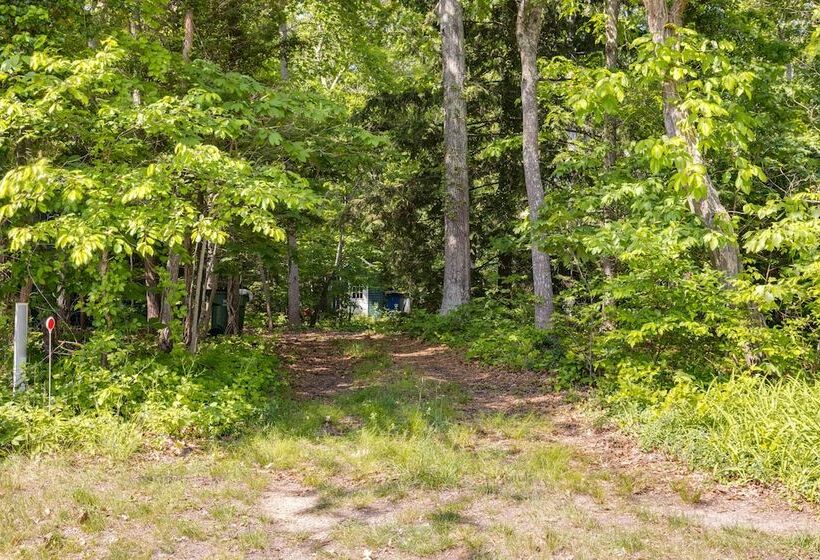 Southold Cottage W/ Patio & Grill Walk To Beach!