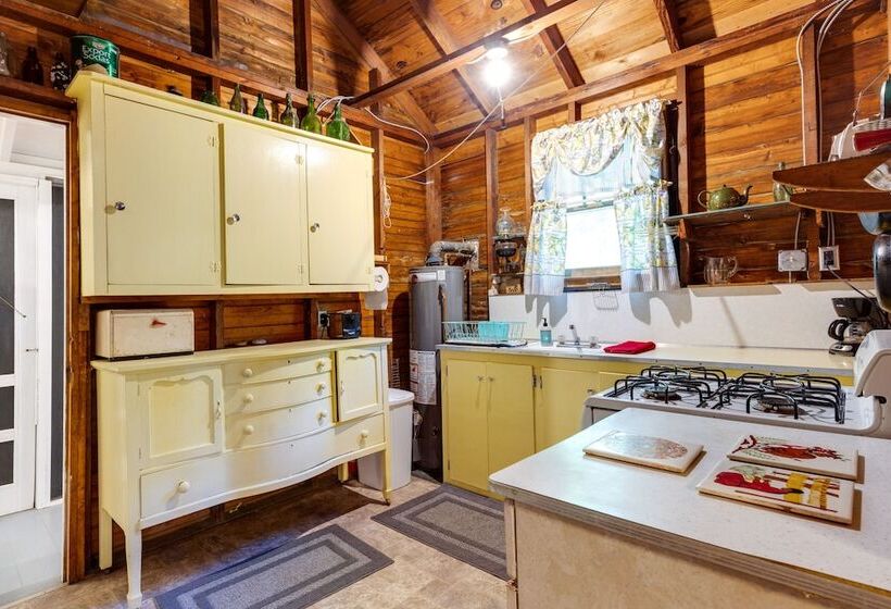 Southold Cottage W/ Patio & Grill Walk To Beach!