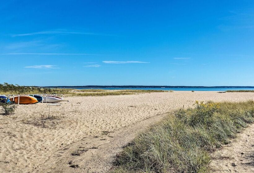 Southold Cottage W/ Patio & Grill Walk To Beach!