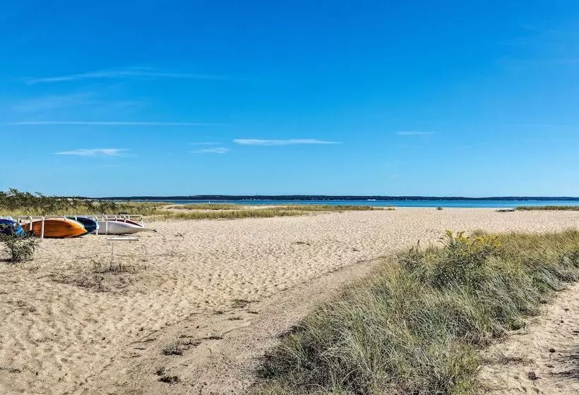 Southold Cottage W/ Patio & Grill   Walk To Beach!