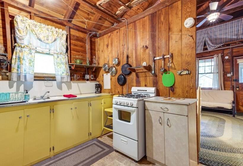 Southold Cottage W/ Patio & Grill Walk To Beach!