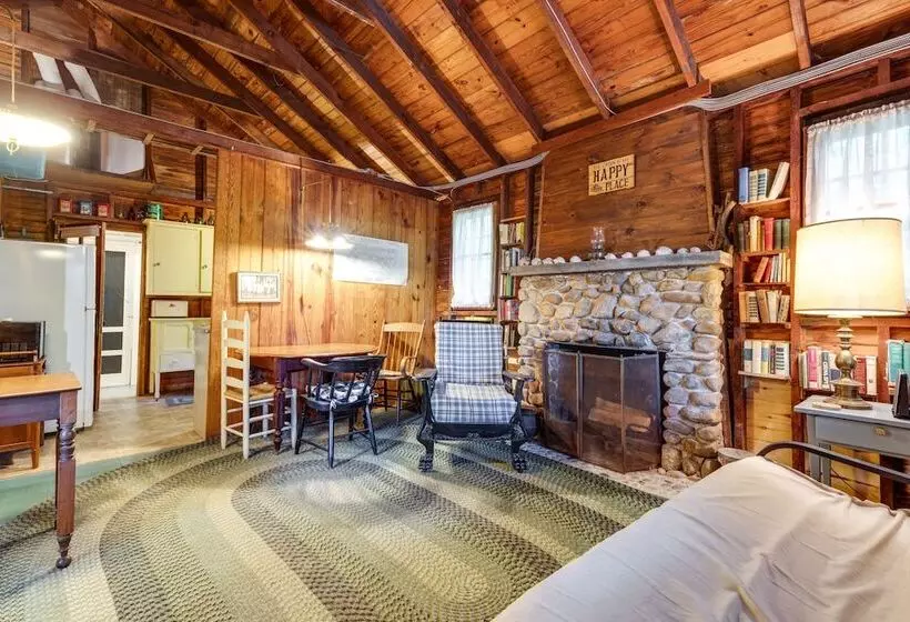 Southold Cottage W/ Patio & Grill   Walk To Beach!