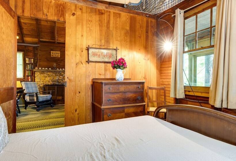 Southold Cottage W/ Patio & Grill Walk To Beach!