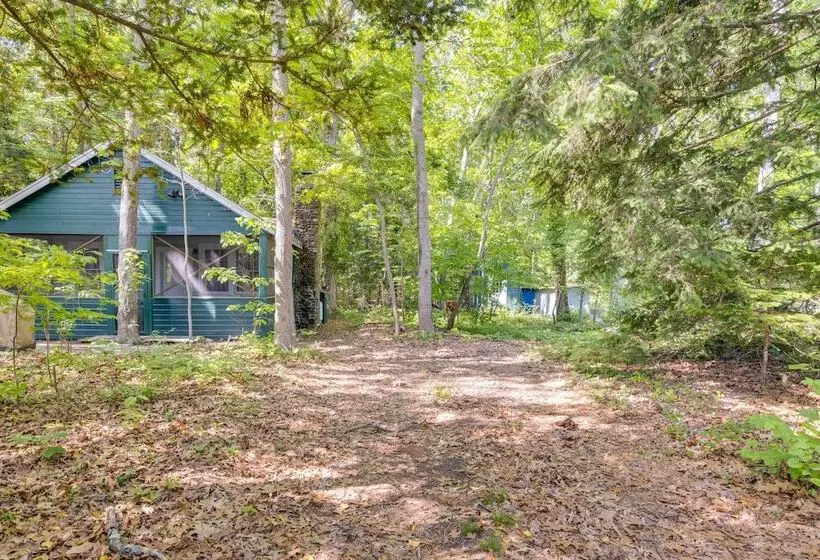 Southold Cottage W/ Patio & Grill   Walk To Beach!