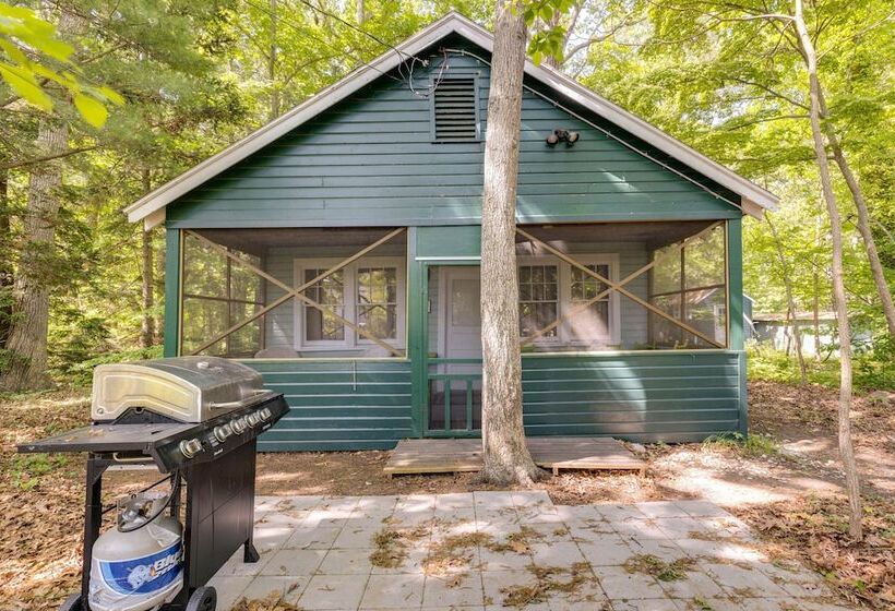 Southold Cottage W/ Patio & Grill Walk To Beach!