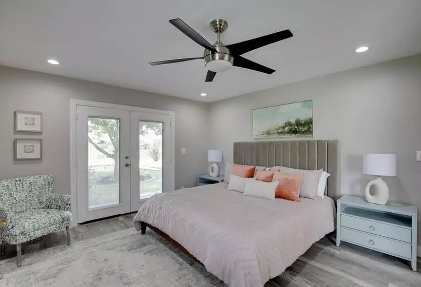 Private Pool & Guest House: Spacious Kemp Home!