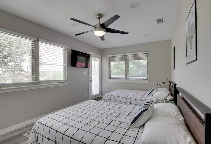 Private Pool & Guest House: Spacious Kemp Home!