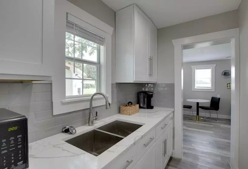 Private Pool & Guest House: Spacious Kemp Home!