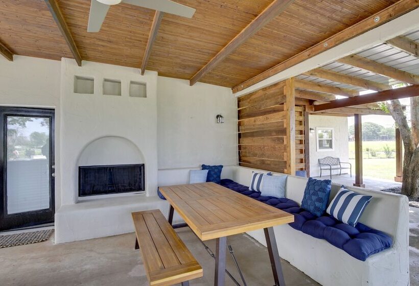 Private Pool & Guest House: Spacious Kemp Home!