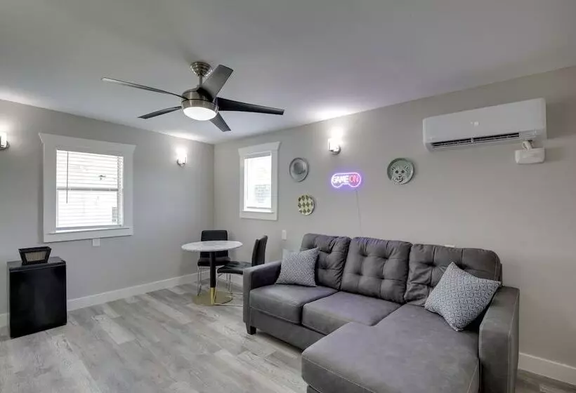 Private Pool & Guest House: Spacious Kemp Home!