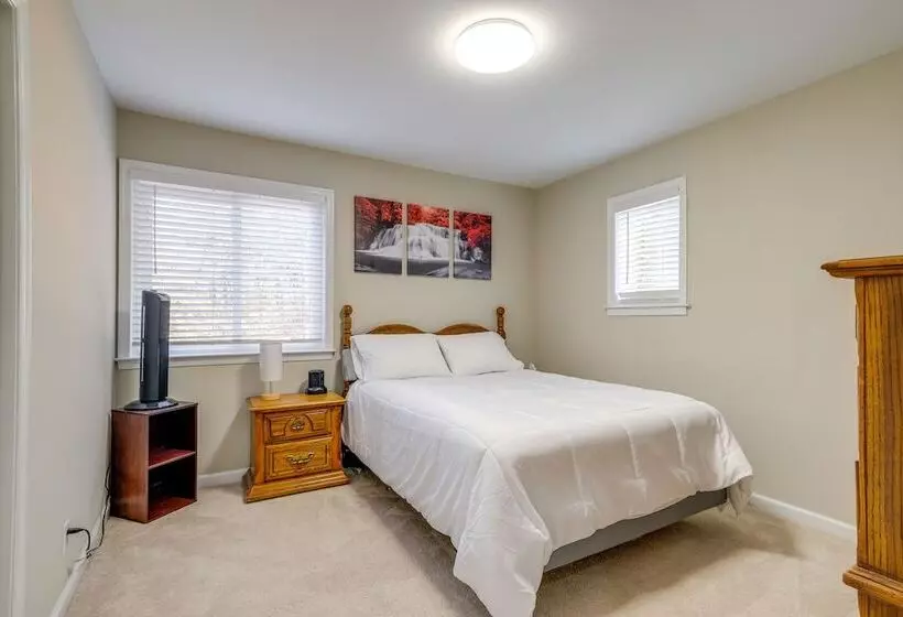 Spacious & Serene Lake Ridge Retreat W/ Game Room!