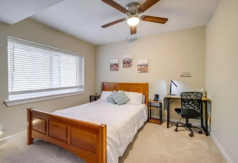 Spacious & Serene Lake Ridge Retreat W/ Game Room!